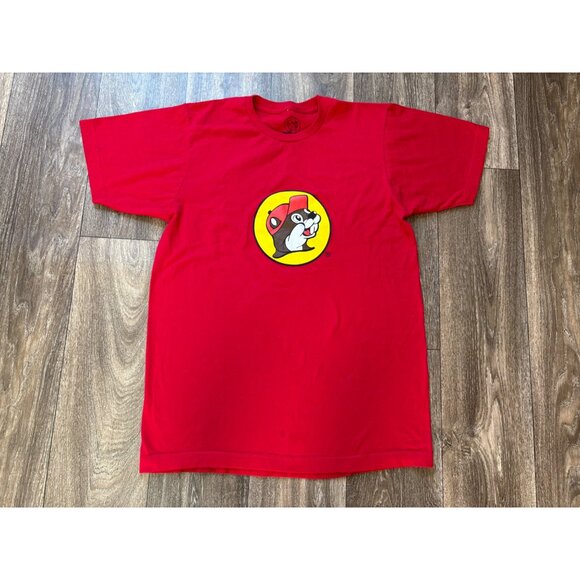 Buc-ees T-Shirt Adults Short Sleeve size Medium Red Graphic Squirrel Print Logo - Picture 1 of 5